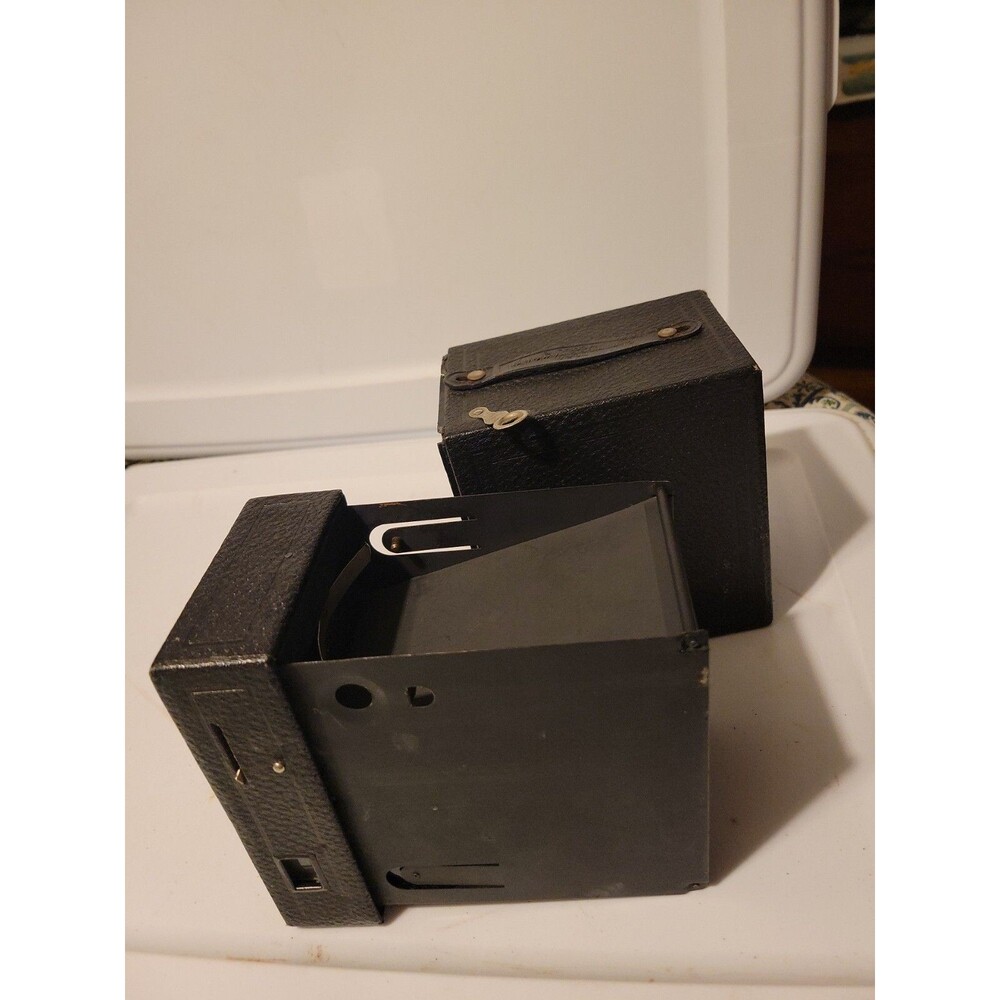 ANTIQUE KODAK NO. 2A CARTRIDGE HAWK-EYE, MODEL B "Brownie" style Box Camera